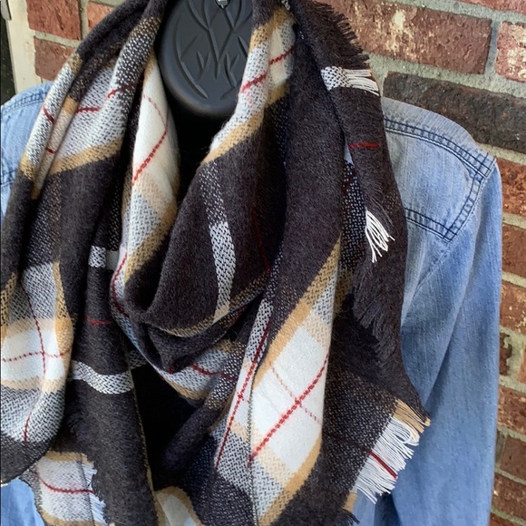 BLACK & TAN Plaid cashmere triangle scarf - Picture 4 of 6